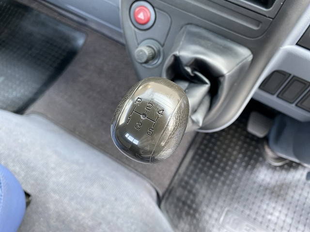 三菱ふそうキャンター平ボディ小型（2t・3t）[写真38]