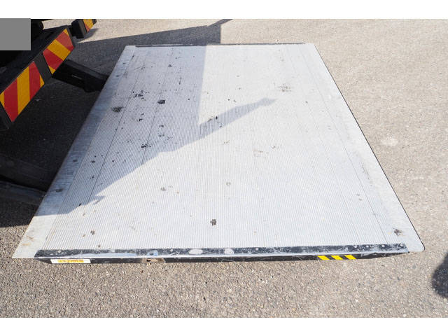 三菱ふそうファイタークレーン4段中型（4t）[写真16]