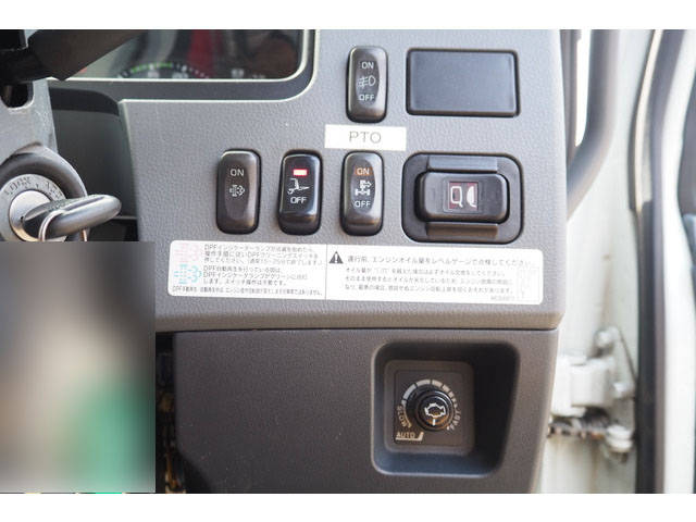 三菱ふそうファイタークレーン4段中型（4t）[写真38]