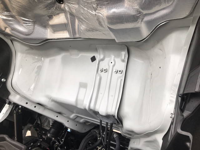 いすゞエルフコンテナ専用車小型（2t・3t）[写真17]