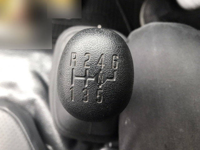 いすゞエルフコンテナ専用車小型（2t・3t）[写真28]