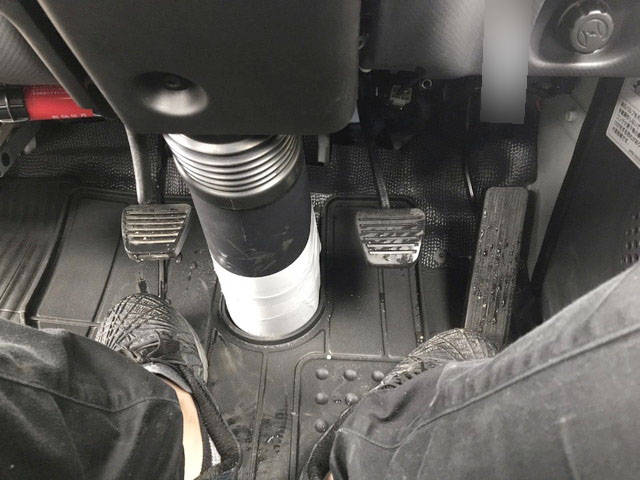 いすゞエルフコンテナ専用車小型（2t・3t）[写真29]