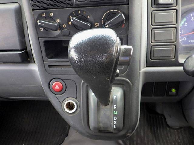 三菱ふそうキャンタークレーン3段小型（2t・3t）[写真10]