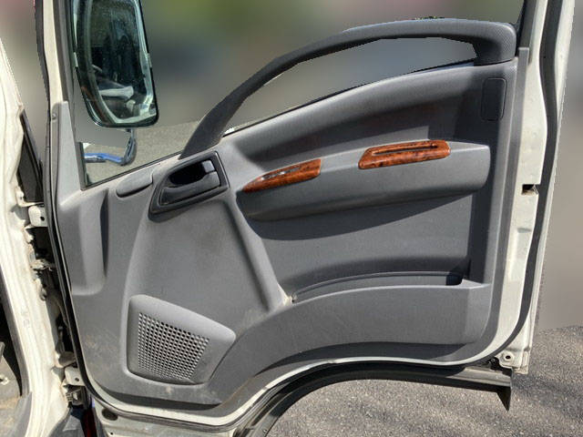 いすゞエルフアルミバン小型（2t・3t）[写真20]