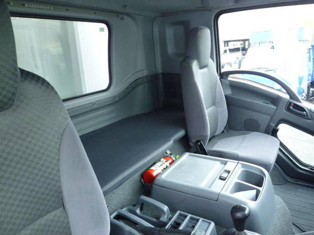 いすゞフォワードアルミウイング中型（4t）[写真32]