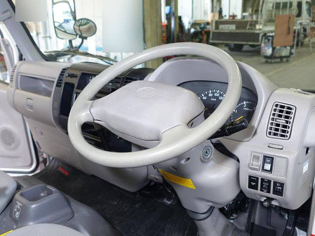 トヨタトヨエース平ボディ小型（2t・3t）[写真29]