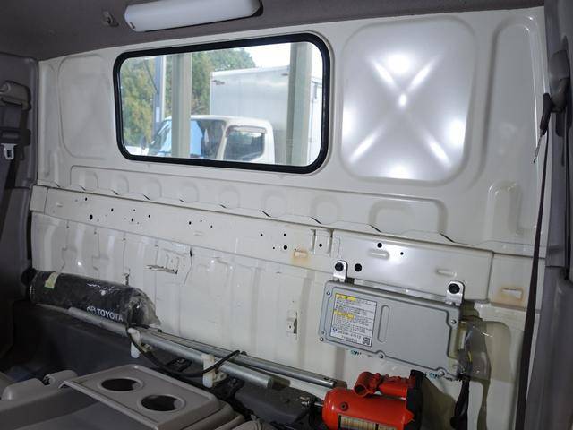 トヨタトヨエース平ボディ小型（2t・3t）[写真33]