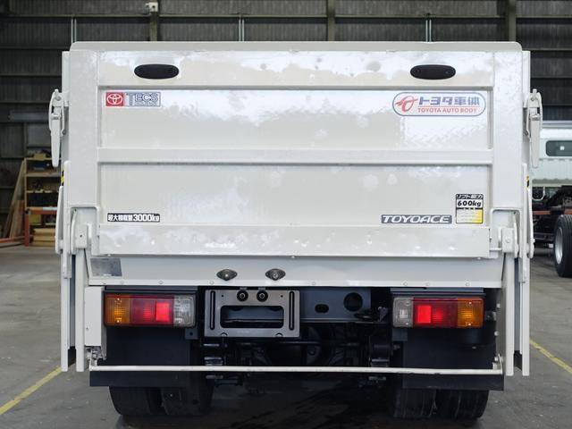 トヨタトヨエース平ボディ小型（2t・3t）[写真02]