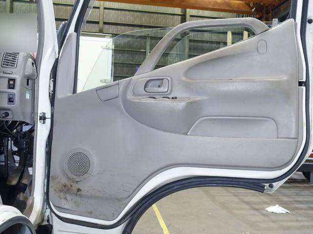 トヨタトヨエース平ボディ小型（2t・3t）[写真26]