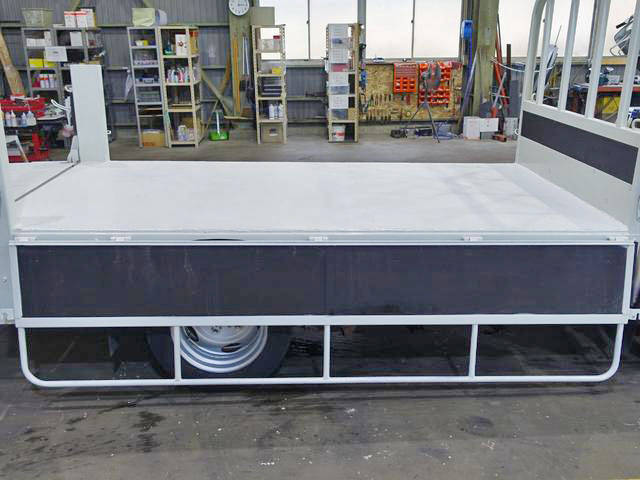 トヨタトヨエース平ボディ小型（2t・3t）[写真06]