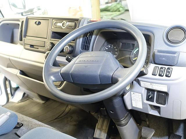 三菱ふそうキャンターアルミバン小型（2t・3t）[写真26]