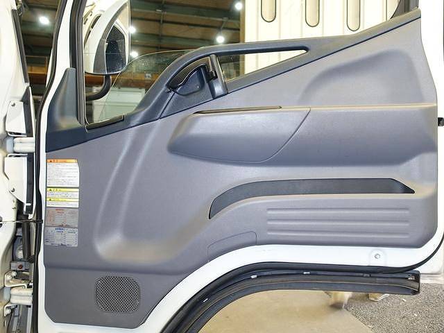 三菱ふそうキャンターアルミバン小型（2t・3t）[写真28]