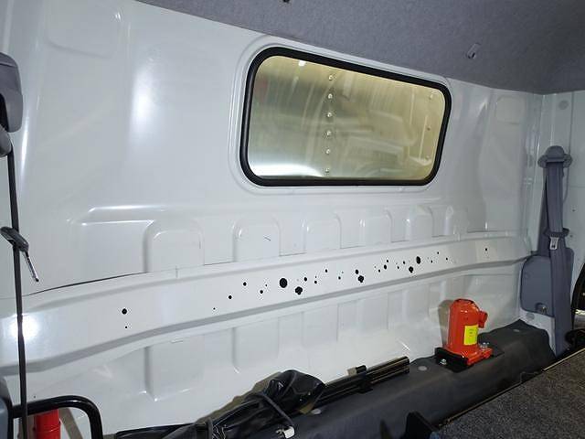 三菱ふそうキャンターアルミバン小型（2t・3t）[写真31]