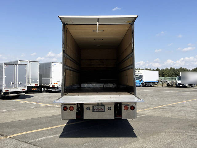 いすゞフォワードパネルバン中型（4t）[写真10]