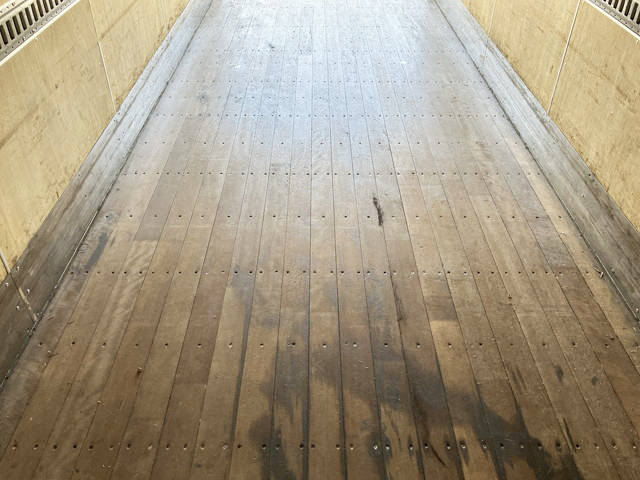 いすゞフォワードパネルバン中型（4t）[写真16]