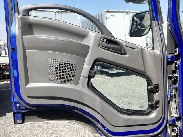 いすゞフォワードパネルバン中型（4t）[写真25]