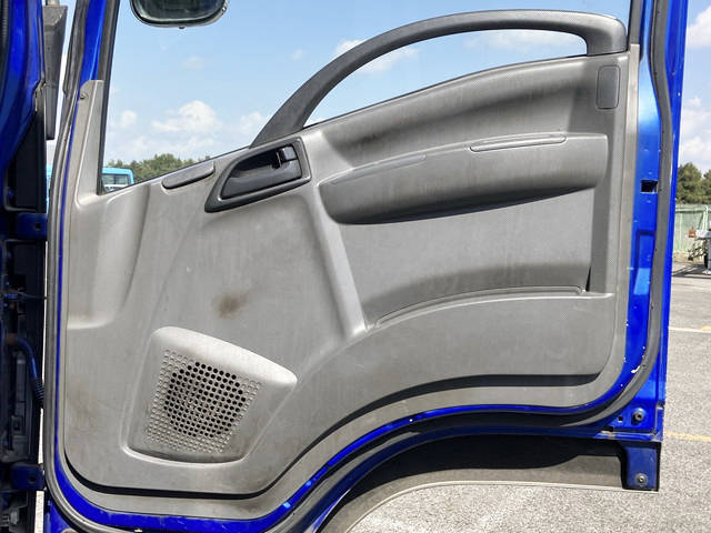 いすゞフォワードパネルバン中型（4t）[写真26]