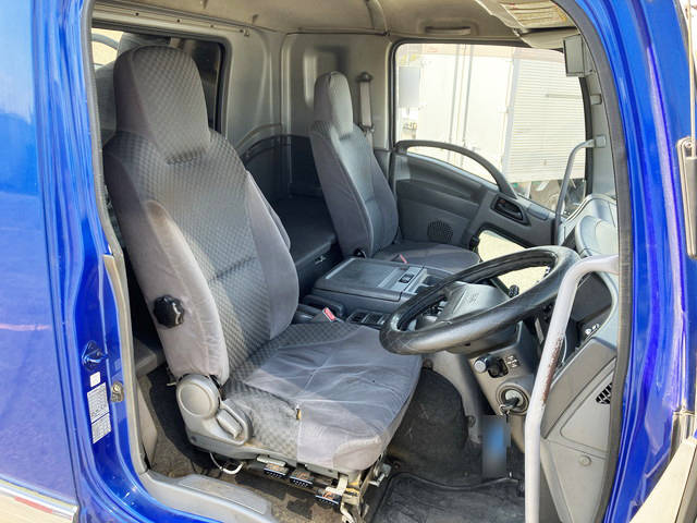 いすゞフォワードパネルバン中型（4t）[写真28]