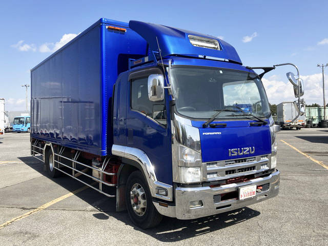 いすゞフォワードパネルバン中型（4t）[写真03]