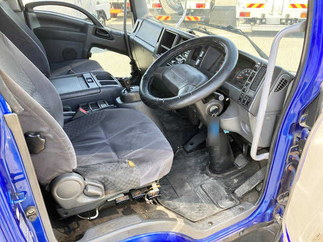 いすゞフォワードパネルバン中型（4t）[写真30]