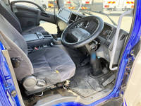 いすゞフォワードパネルバン中型（4t）[写真30]