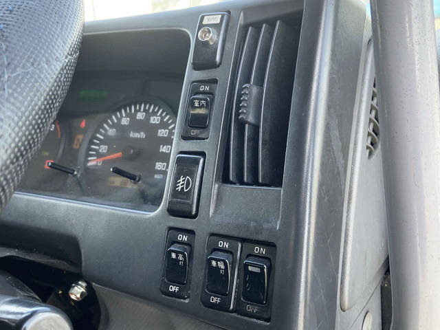 いすゞフォワードパネルバン中型（4t）[写真35]