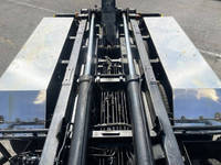 UDトラックスクオンアームロール大型（10t）[写真14]