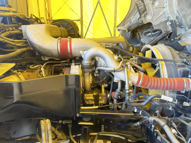 UDトラックスクオンアームロール大型（10t）[写真21]