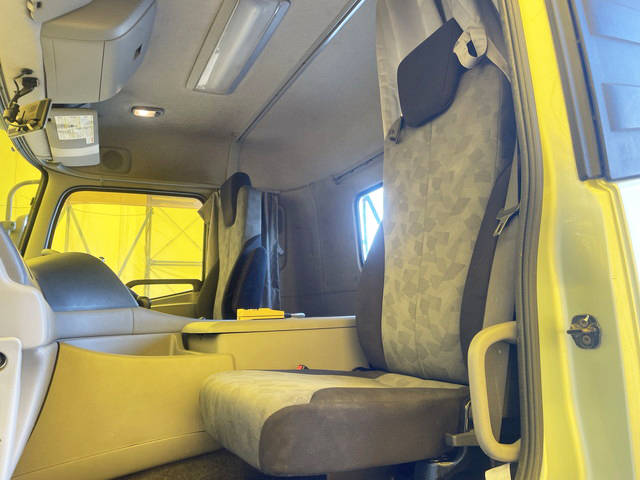 UDトラックスクオンアームロール大型（10t）[写真25]