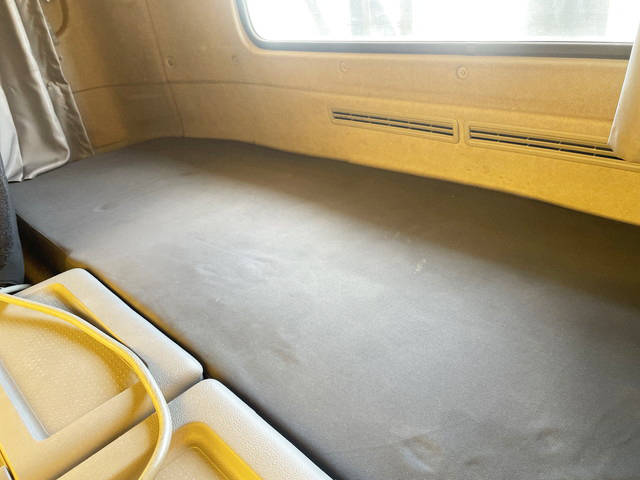 UDトラックスクオンアームロール大型（10t）[写真30]