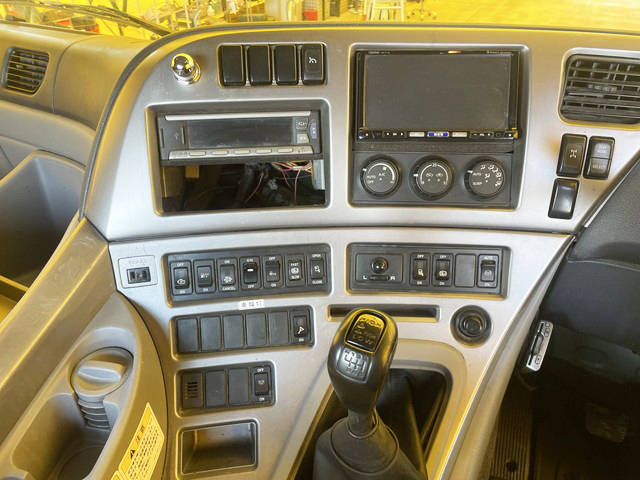 UDトラックスクオンアームロール大型（10t）[写真33]