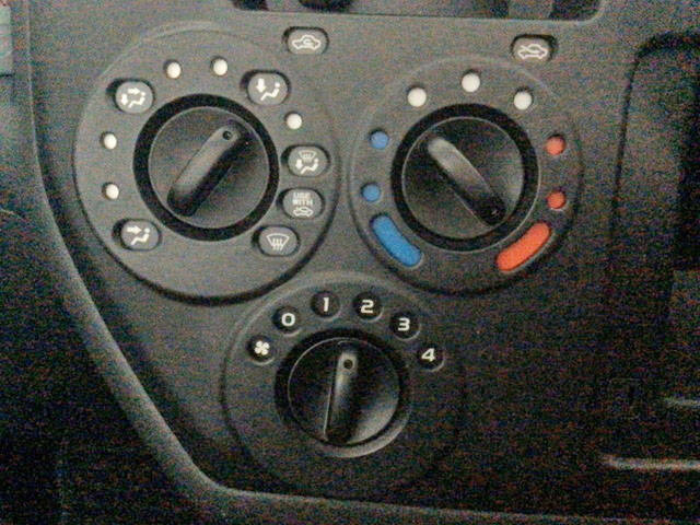 マツダボンゴ平ボディ小型（2t・3t）[写真20]