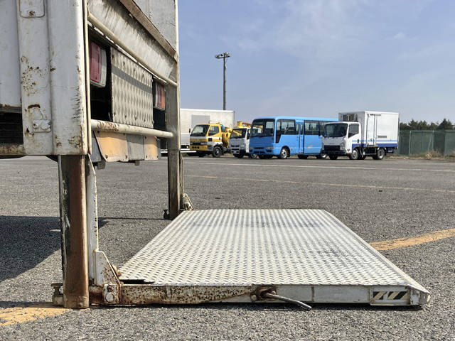 三菱ふそうキャンター平ボディ小型（2t・3t）[写真16]