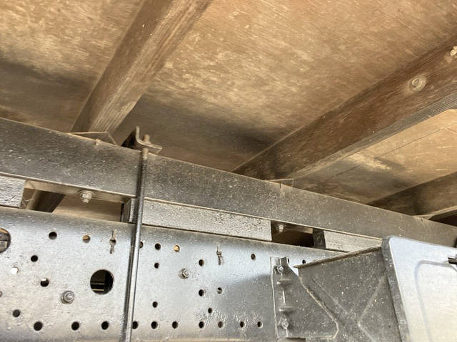 三菱ふそうキャンター平ボディ小型（2t・3t）[写真25]