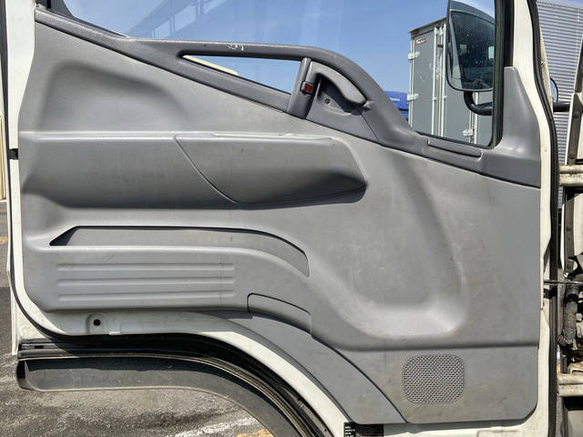 三菱ふそうキャンター平ボディ小型（2t・3t）[写真30]