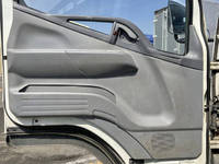 三菱ふそうキャンター平ボディ小型（2t・3t）[写真30]