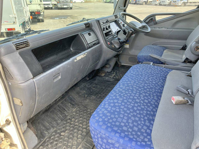 三菱ふそうキャンター平ボディ小型（2t・3t）[写真32]