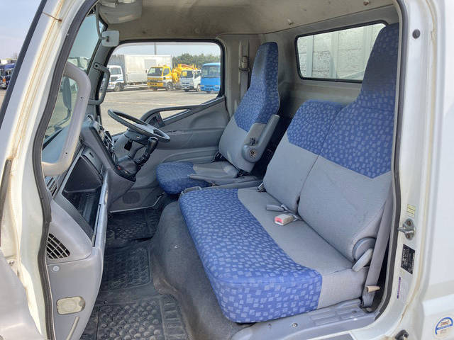 三菱ふそうキャンター平ボディ小型（2t・3t）[写真33]