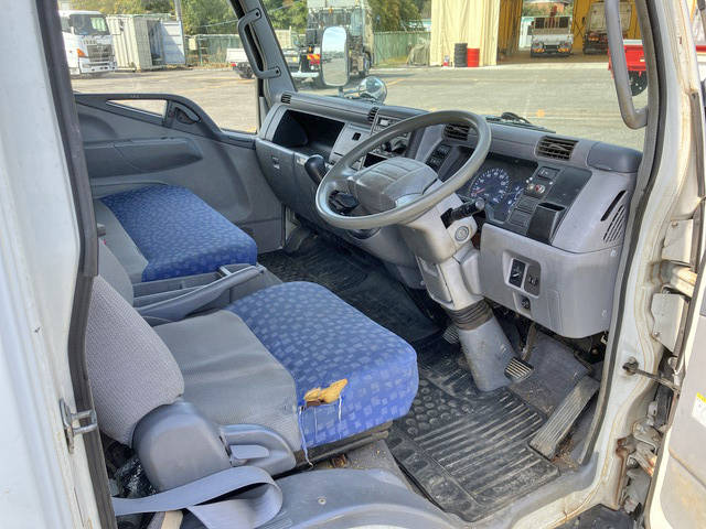 三菱ふそうキャンター平ボディ小型（2t・3t）[写真36]