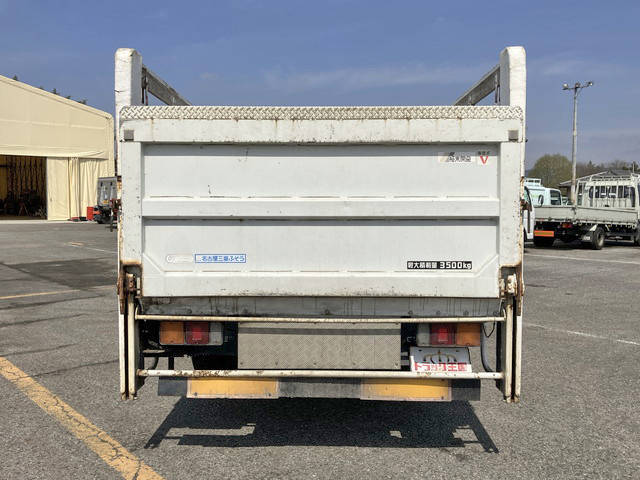 三菱ふそうキャンター平ボディ小型（2t・3t）[写真08]