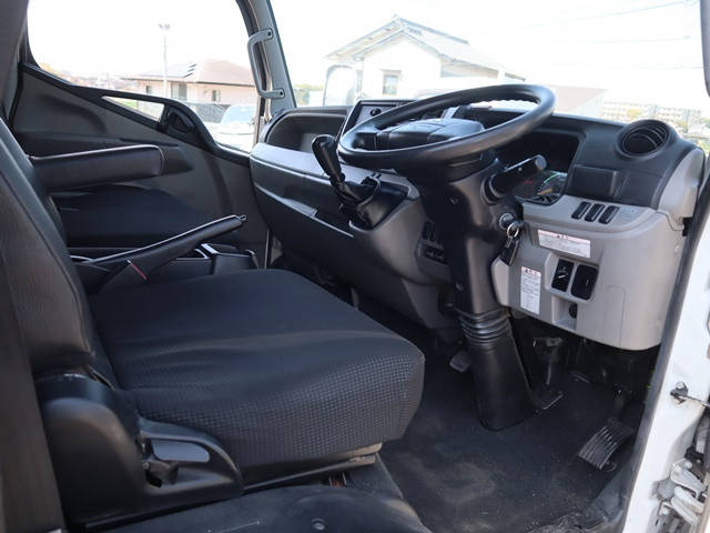 三菱ふそうキャンター平ボディ小型（2t・3t）[写真22]