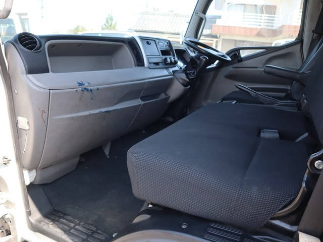 三菱ふそうキャンター平ボディ小型（2t・3t）[写真24]