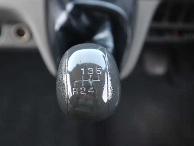 三菱ふそうキャンター平ボディ小型（2t・3t）[写真27]