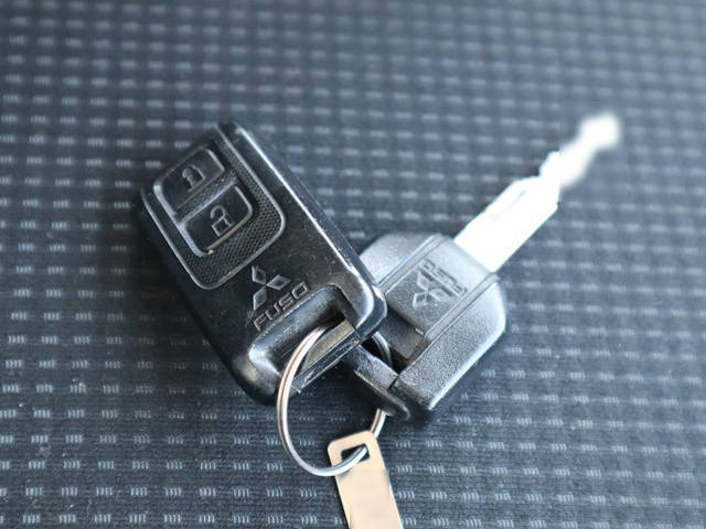 三菱ふそうキャンター平ボディ小型（2t・3t）[写真33]