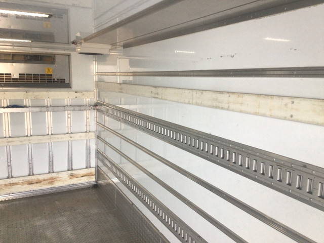 いすゞエルフ冷凍車（冷蔵車）小型（2t・3t）[写真11]