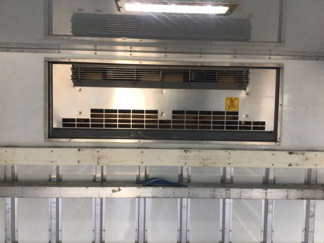 いすゞエルフ冷凍車（冷蔵車）小型（2t・3t）[写真14]