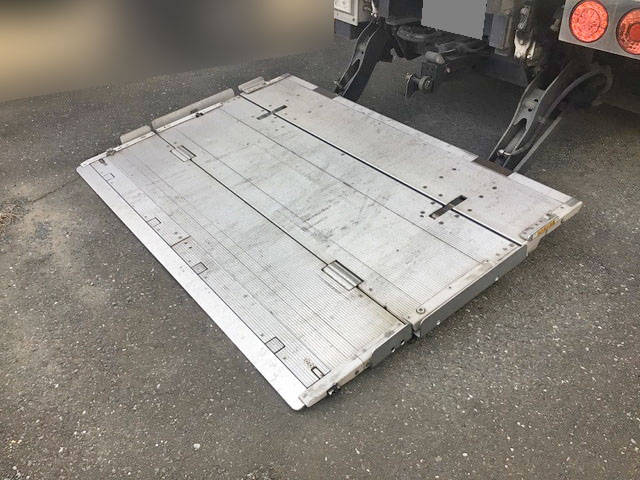 いすゞエルフ冷凍車（冷蔵車）小型（2t・3t）[写真18]