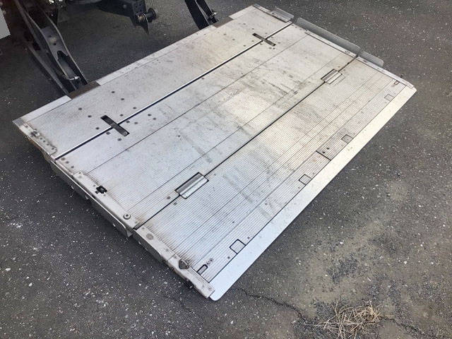 いすゞエルフ冷凍車（冷蔵車）小型（2t・3t）[写真19]