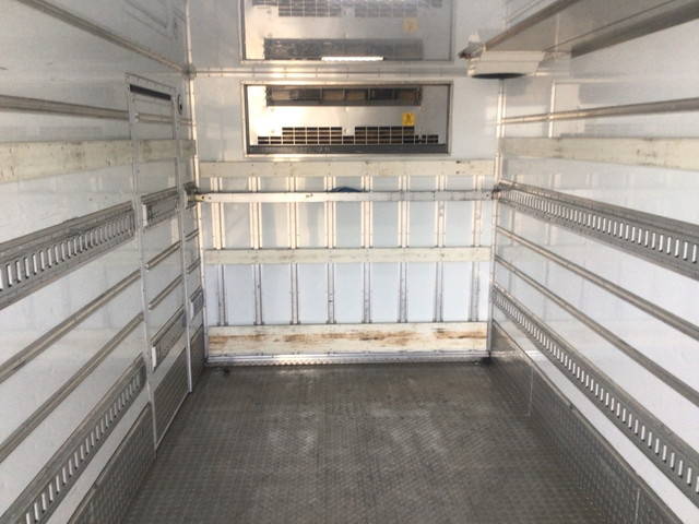 いすゞエルフ冷凍車（冷蔵車）小型（2t・3t）[写真09]