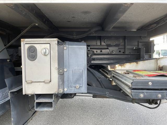 日野デュトロアルミバン小型（2t・3t）[写真16]